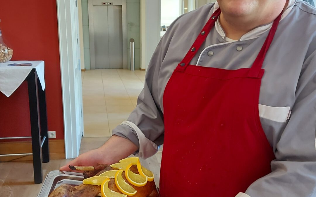 Ganz und gar Gans-und natürlich Ente. Im Schlossrestaurant oder – neu: „to go“- fertig mit Beilagen. Abholen. Aufwärmen. Genießen. Vorbestellung: 4 Tage.