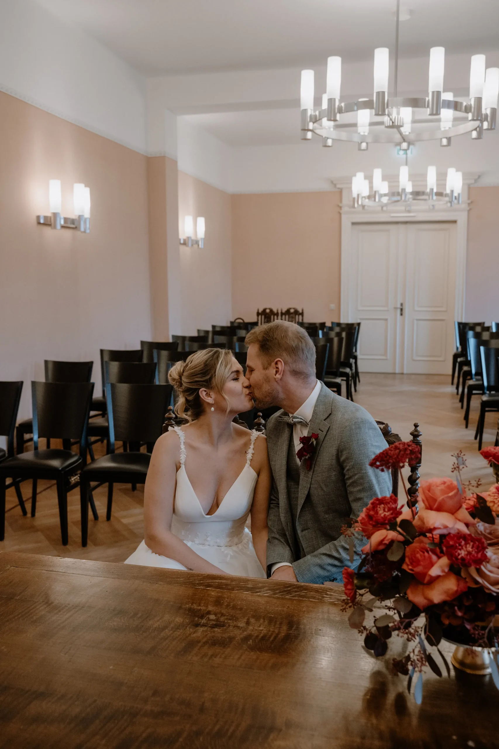 Brautpaar bei der Trauung im Schloss Ribbeck